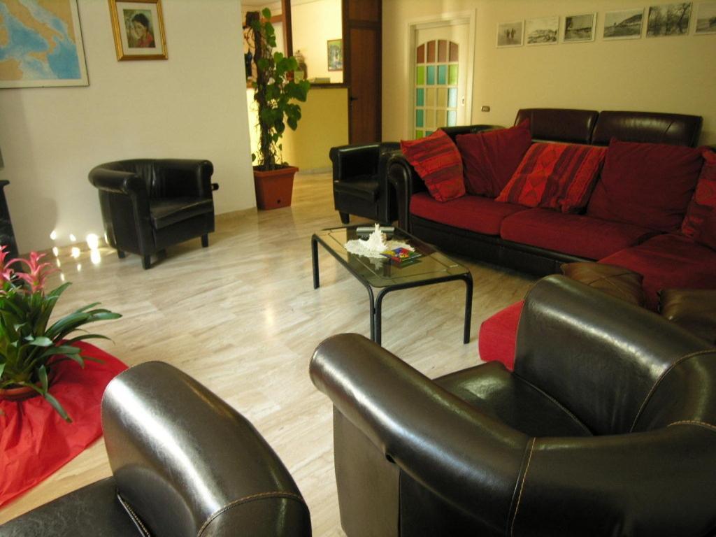 Hotel Villa Aurora Latina Eksteriør billede