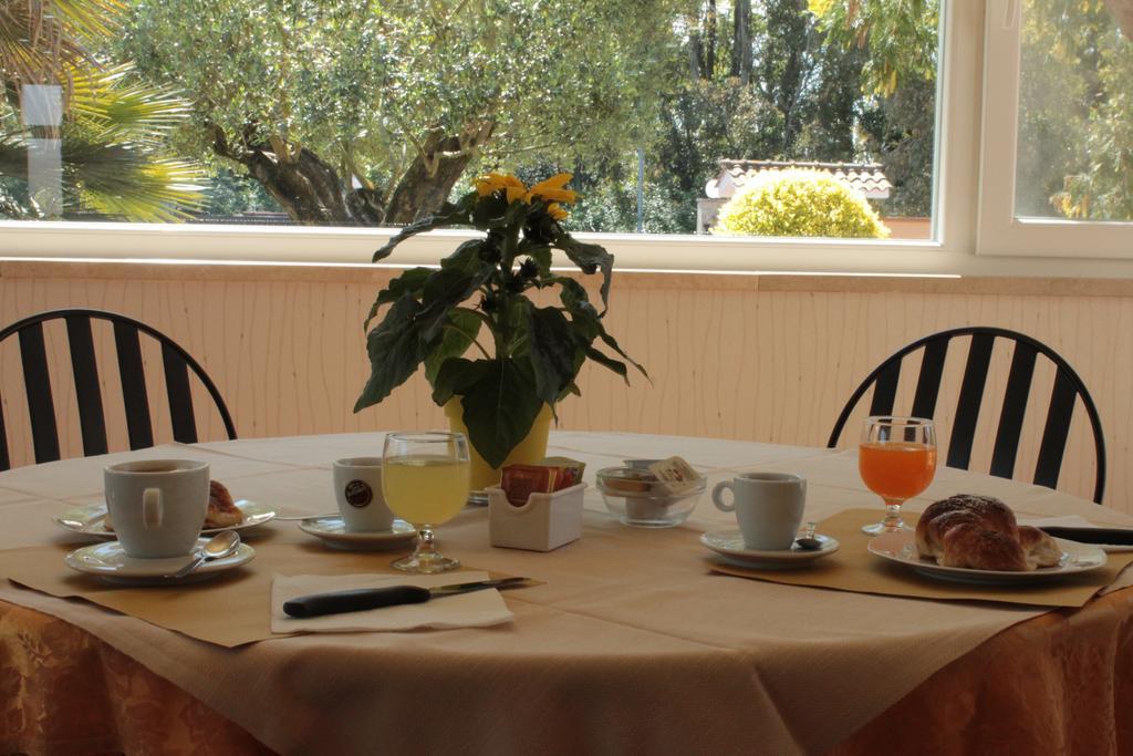 Hotel Villa Aurora Latina Eksteriør billede